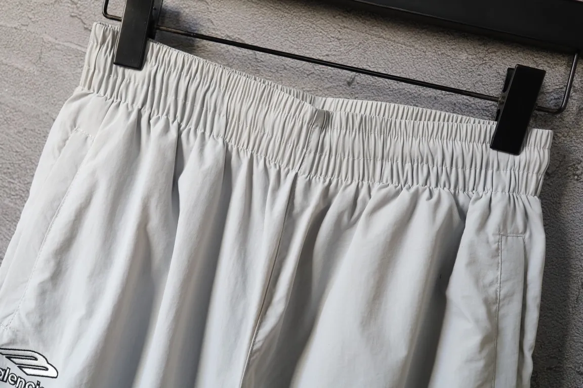 C 041#P195 3B : Cream White Sizes : 1 2 3 4